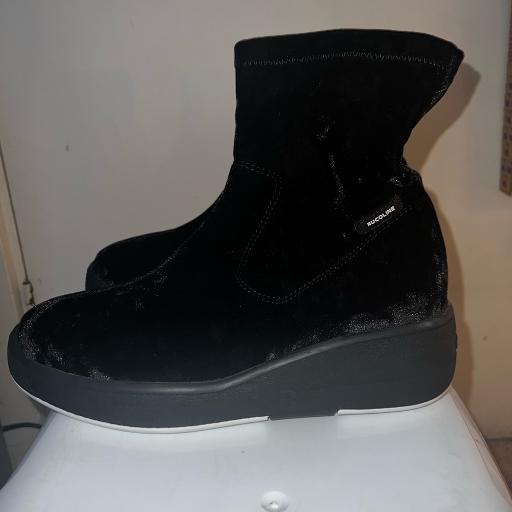 Rucoline Size 39 and 9 in US. Never worn.